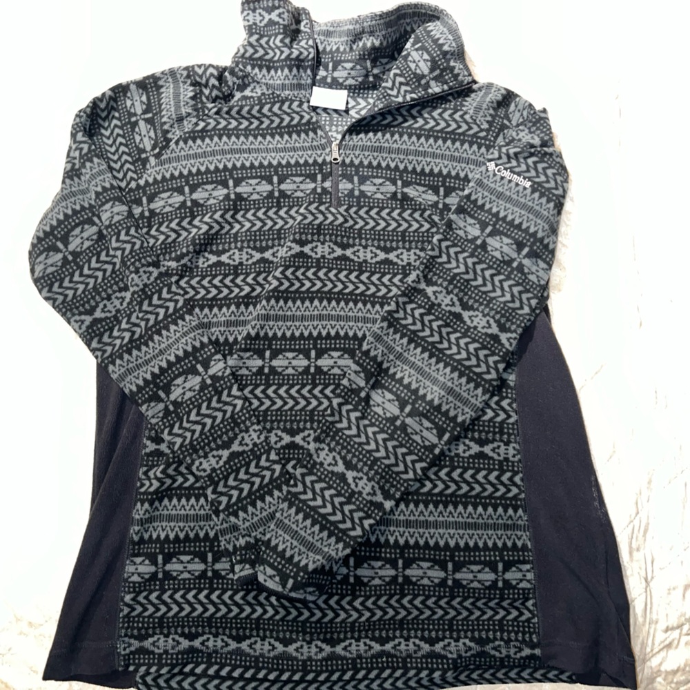 Columbia Gray and Black Patterned Sweater